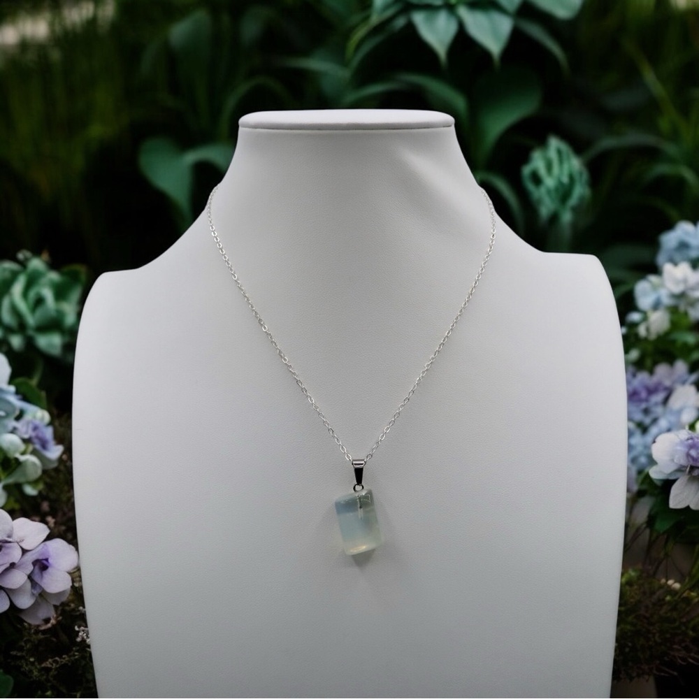 MOONSTONE NECKLACE